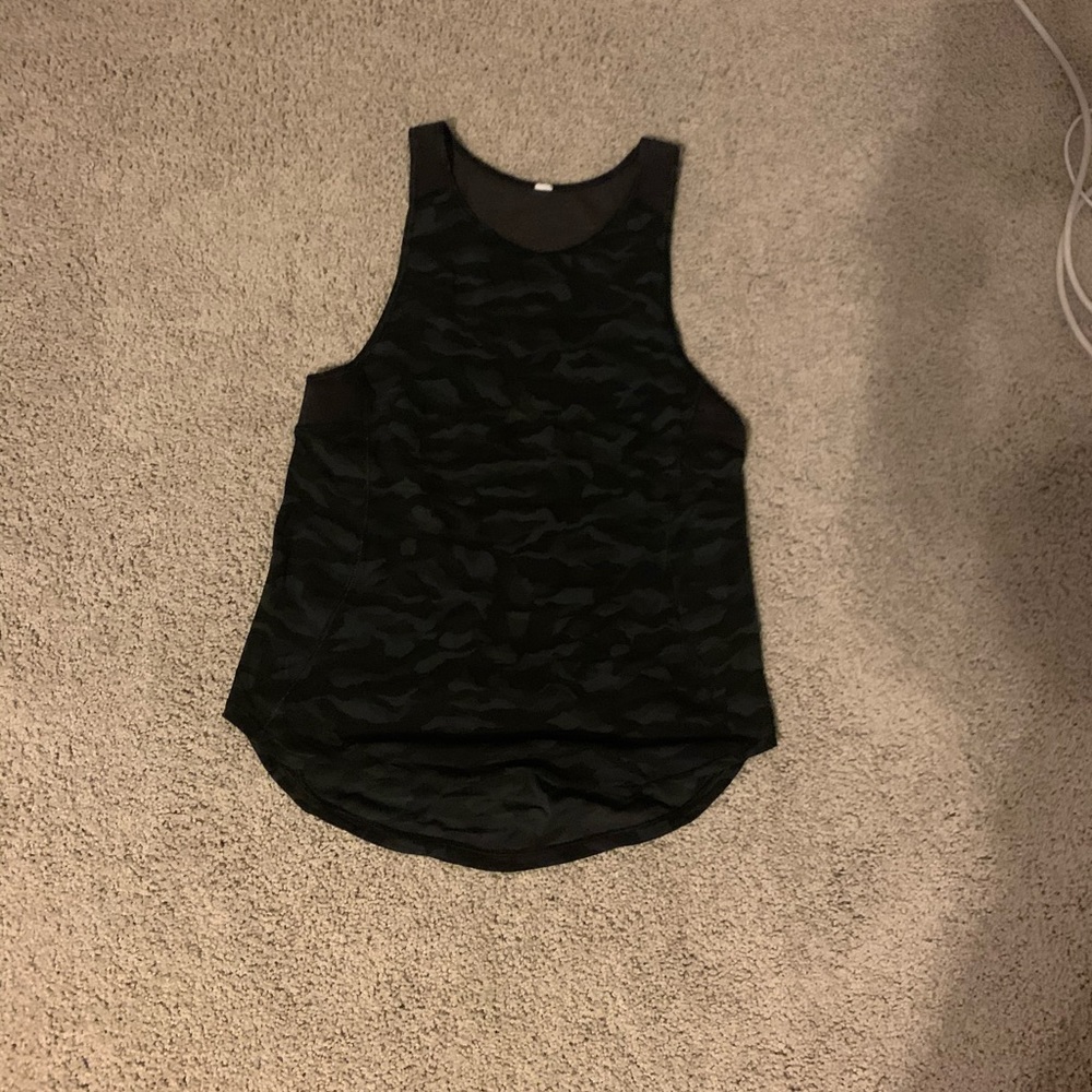 LULULEMON CAMO HIGH NECK TOP!! Size 4